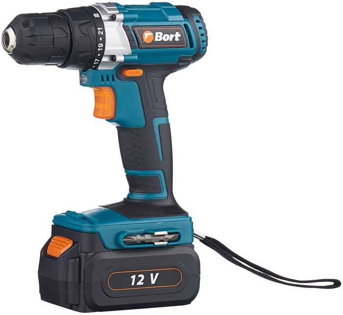 Sperma bilan qoplangan mushuk bilan yalangoch etuk ayolning fotosurati Hammomdagi jinsiy aloqaning uy qurilishi fotosurati