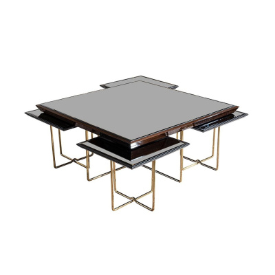 Prada jurnal masası